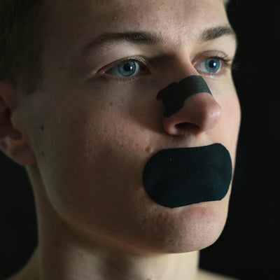 tobias med nosefix mundtape og nosefix næsestrips